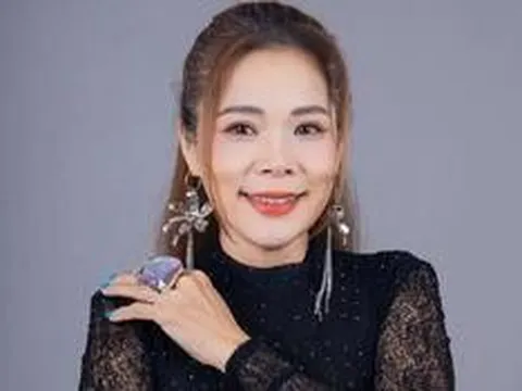 Cuộc sống ở tuổi 54 của nữ ca sĩ từng vắng bóng showbiz 10 năm