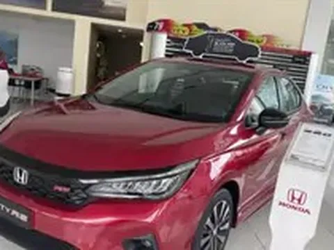 Thị trường ô tô 'nóng' trước tháng Ngâu: Có xe SUV giảm hơn 350 triệu