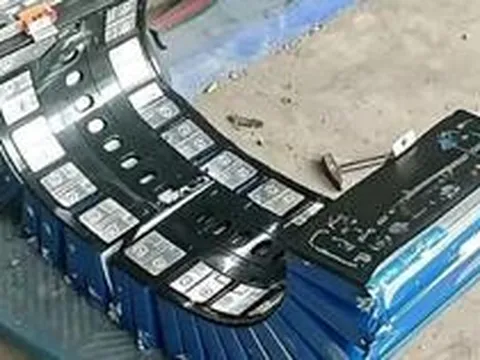 Bùng phát sự cố 'pin quả chuối' khiến 213.000 xe điện dính lỗi phồng pin: Hãng sản xuất phải công khai xin lỗi