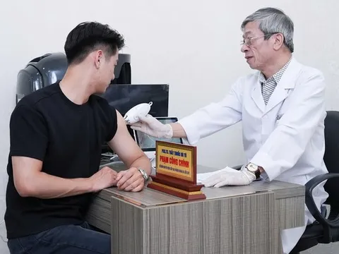 PGS.TS.TTƯT Phạm Công Chính: Tại Da liễu 247, điều trị viêm nang lông bắt đầu từ chẩn đoán đúng
