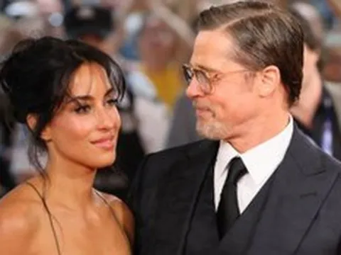 Bạn gái kém tuổi của Brad Pitt bị chê