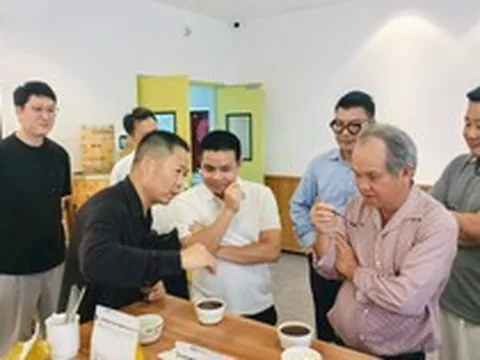 Sau khi công bố tham vọng lãi 10.000 tỷ đồng, bầu Đức đã bay sang Trung Quốc để làm một việc
