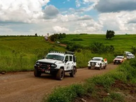 52 người mê ô tô từ 5 quốc gia cùng chinh phục hành trình 630 km xuyên Thái Lan - Lào