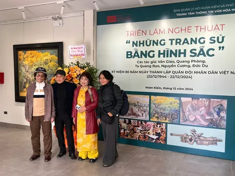 Nhìn lại dòng chảy biến thiên của lịch sử qua triển lãm "Những trang sử bằng hình sắc"