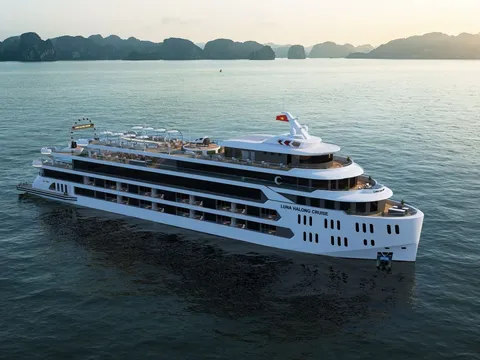 Luna HaLong Cruise – siêu du thuyền sang trọng trên vịnh Hạ Long kỳ vĩ